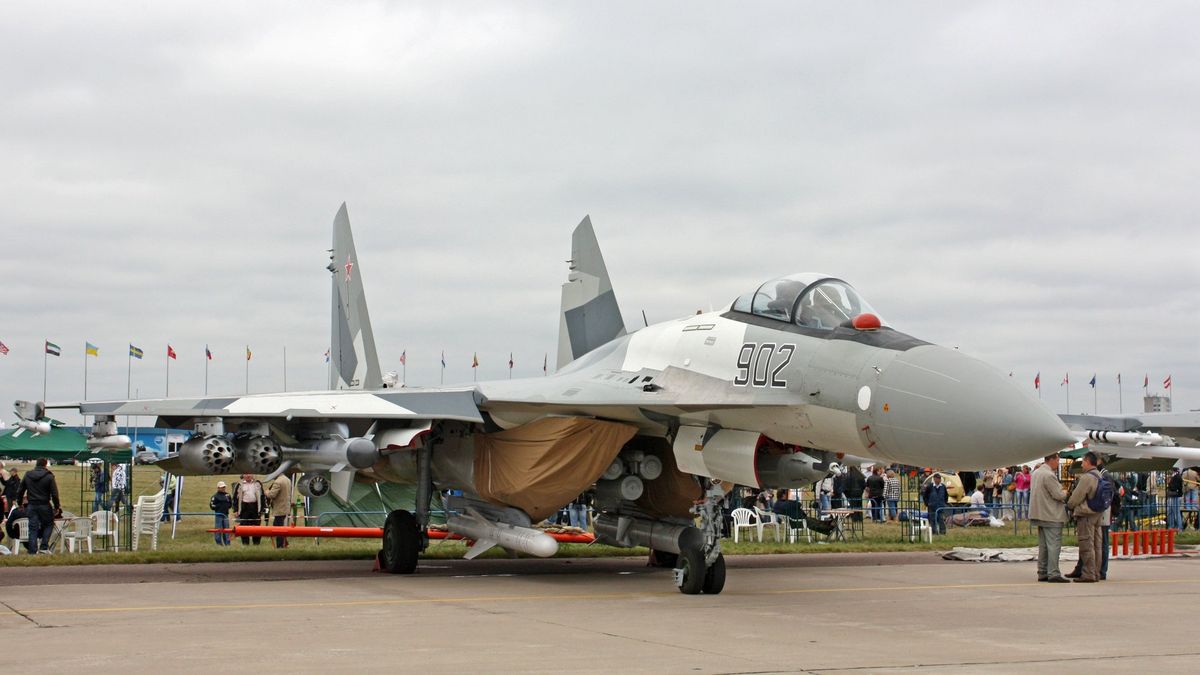 Írán koupí od Ruska stíhací letouny Suchoj Su-35